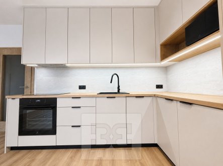 Pronájem bytu, 1+kk, 31 m²