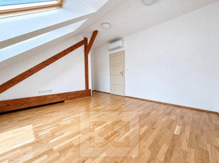 Pronájem bytu, 2+kk, 72 m²
