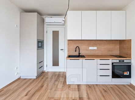 Pronájem bytu, 1+kk, 32 m²