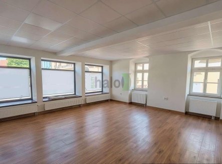 Pronájem obchodní prostory, 90 m² obrázek