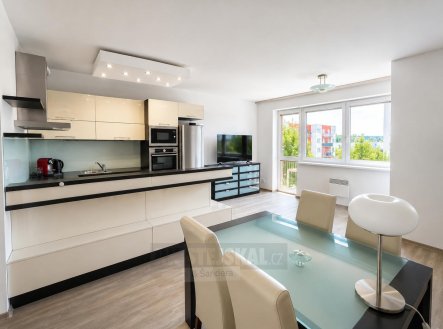 Pronájem bytu, 3+kk, 65 m²