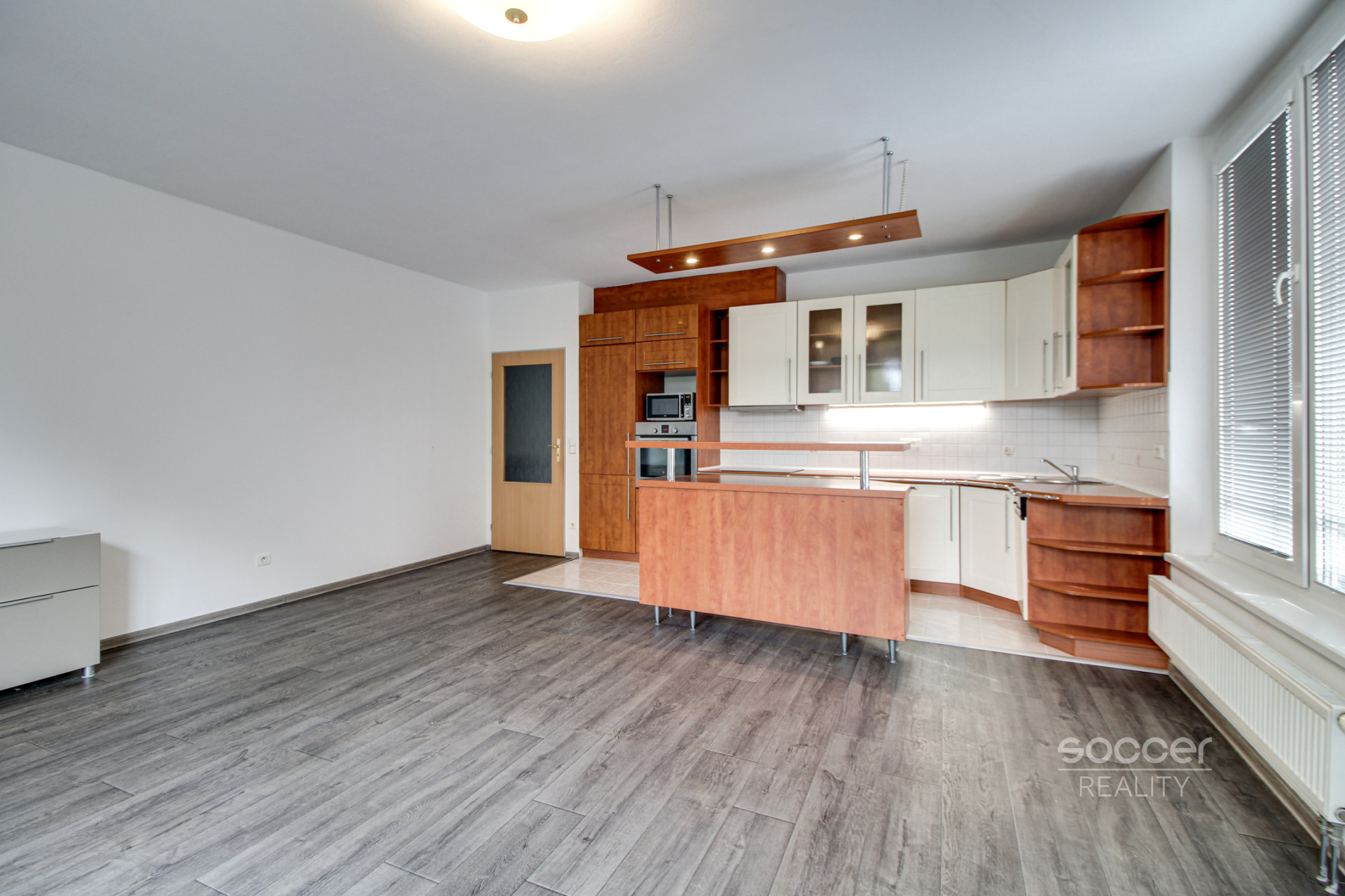 Pronájem bytu 2+kk a lodžie, 63 m2, ulice Kostomlatská, Praha 9 – Letňany.