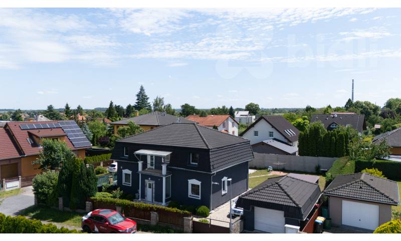 Exklusívně nabízíme rodinný dům v obci Hovorčovice.
