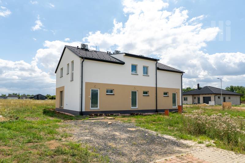 Mezonet, krajní bytová jednotka 3+KK, 86 m2, zahrada 181 m2