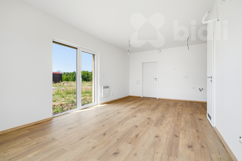 Mezonet, krajní bytová jednotka 3+KK, 86 m2, zahrada 190 m2