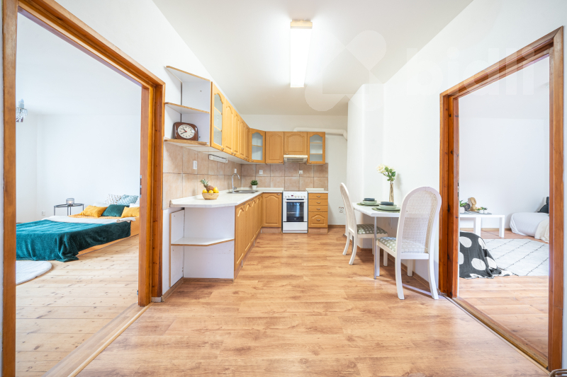 Pronájem bytové jednotky 2+1 ve dvougeneračním RD, Beroun