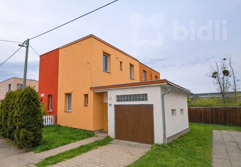 Prodej čtvrtdomku 3+1 s garáží, Otrokovice, ul. Přístavní