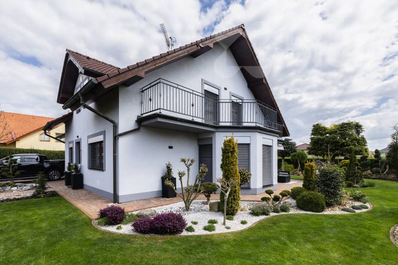 Rodinný dům s duší a pohádkovou zahradou v srdci lázeňských Poděbrad