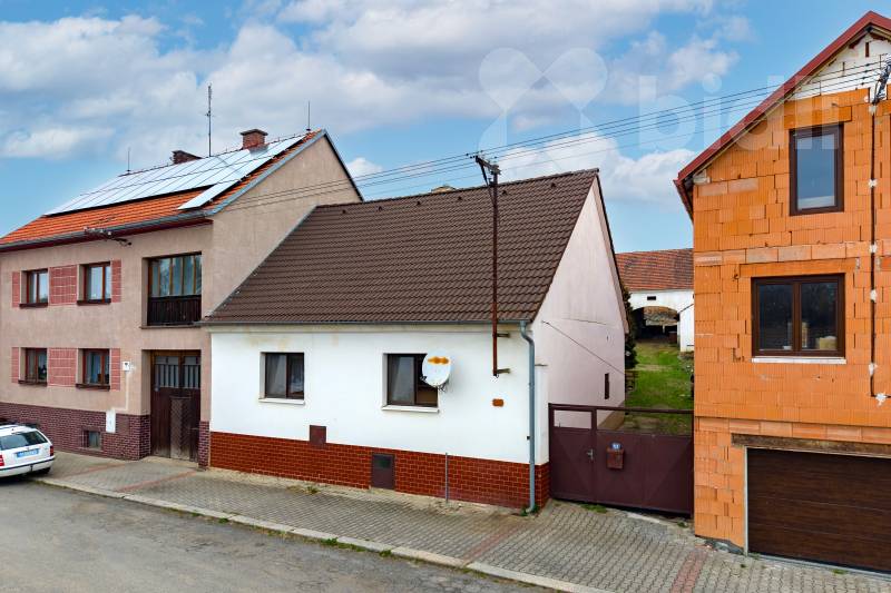 Prodej rodinného domu s velkým pozemkem
