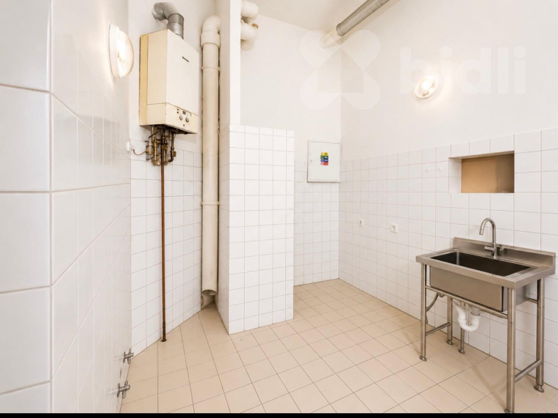 Pronájem restaurace / showroomu / obchodního prostoru Praha 5