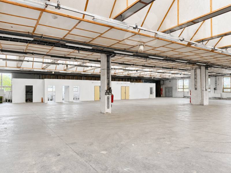 Pronájem haly 1 220 m2 se zastřešenou manipulační plochou - Plumlov