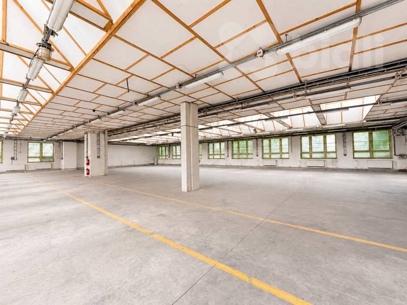 Pronájem haly 1 220 m2 se zastřešenou manipulační plochou - Plumlov