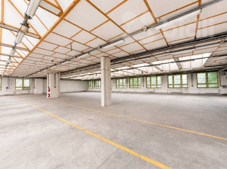 Pronájem komerčního objektu, sklad, 1 750 m²