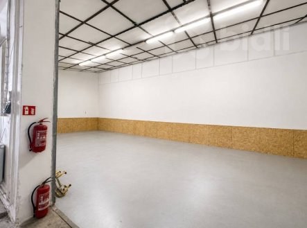 Pronájem komerčního objektu, sklad, 1 750 m²