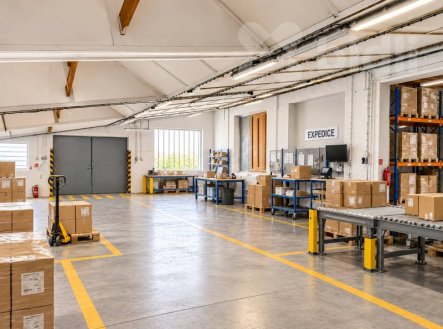 Pronájem komerčního objektu, sklad, 1 750 m²