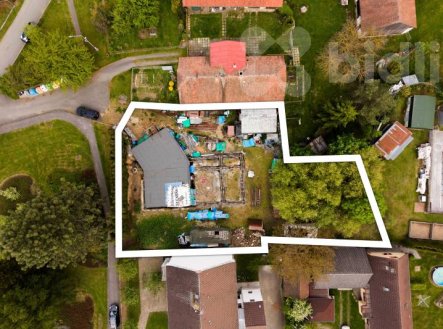 Rozestavěný rodinný dům na výjimečném pozemku v Hulicích | Prodej - pozemek pro bydlení, 1 405 m²