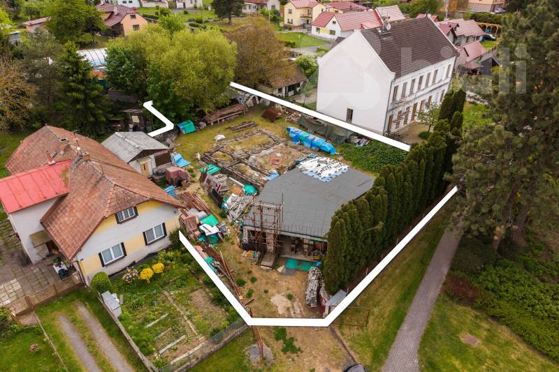 Rozestavěný rodinný dům na výjimečném pozemku v Hulicích