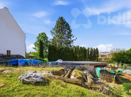 Rozestavěný rodinný dům na výjimečném pozemku v Hulicích | Prodej - dům/vila, 400 m²