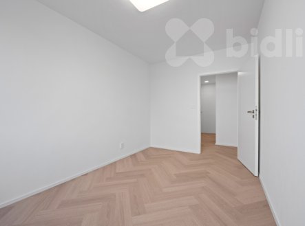 Pronájem nově zrekonstruovaného bytu 2+kk, Praha 13 - Metro Lužiny | Pronájem bytu, 2+kk, 45 m²