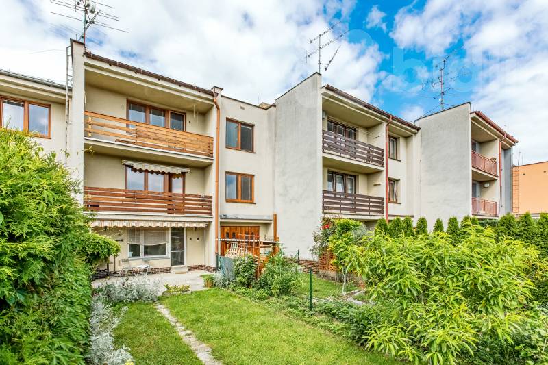 Prodej bytu 4+kk se zahrádkou, parkovacím a garážovým stáním, Rybářská ul., České Budějovice