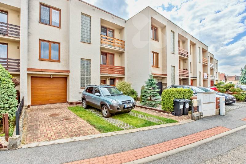 Prodej bytu 4+kk se zahrádkou, parkovacím a garážovým stáním, Rybářská ul., České Budějovice