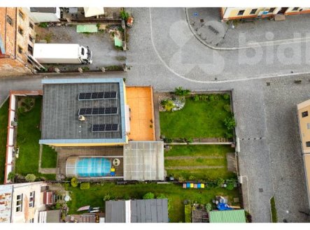 Dům ve Zlatých Horách, zavedená kosmetika, bazén, garáž, bydlení i podnikání. | Prodej - komerční objekt, jiný, 252 m²