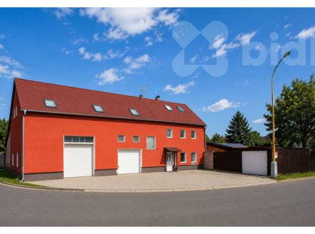 Rodinný dům se dvěma garážemi a pozemkem 1 057 m2 | Prodej - dům/vila, 130 m²