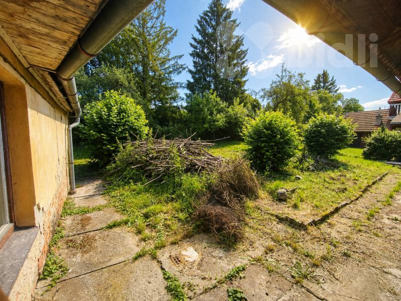 Prodej stavebního pozemku s rodinným domem v Krhové - skvělá příležitost pro nové bydlení