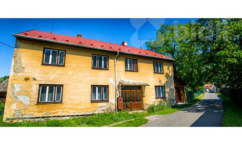 Prostorný rodinný dům v obci Chvalčov - ideální pro vícegenerační bydlení i investici