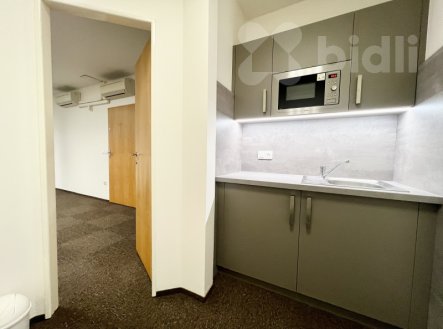 Pronájem kanceláře, 75 m²