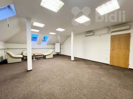Pronájem kanceláře, 75 m²
