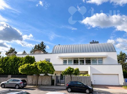 Pronájem domu/vily, 379 m² obrázek