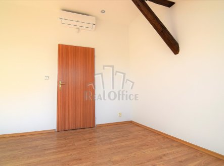 Pronájem kanceláře, 95 m²
