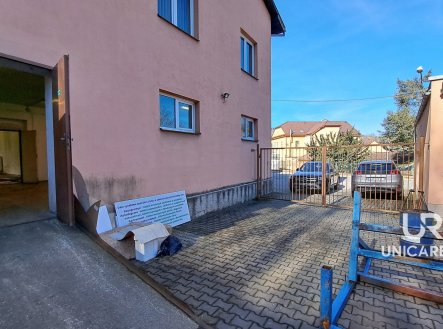 Pronájem komerčního objektu, sklad, 834 m²