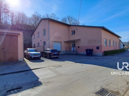Pronájem komerčního objektu, sklad, 834 m²