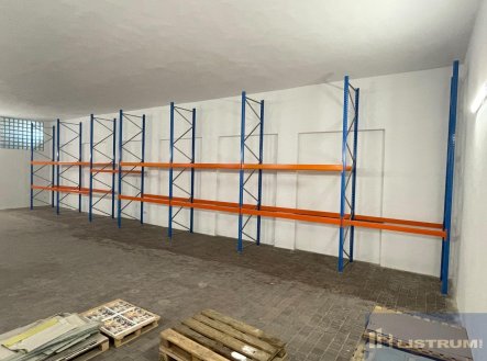 Pronájem skladu, 900 m²