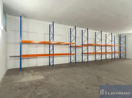 Pronájem skladu, 900 m²