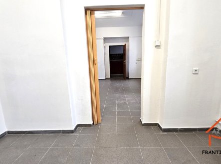 Pronájem komerčního objektu, sklad, 30 m²