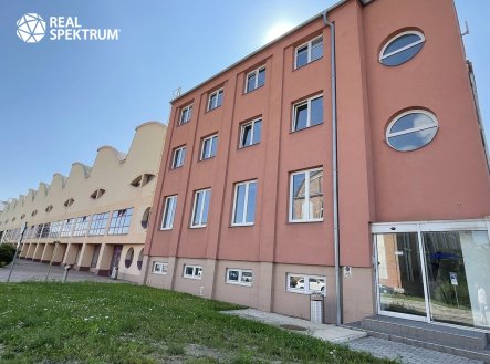 Pronájem kanceláře, 1 017 m²