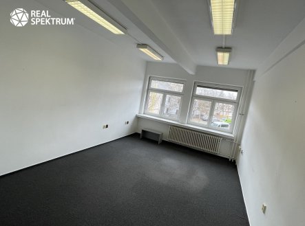 Pronájem kanceláře, 484 m²