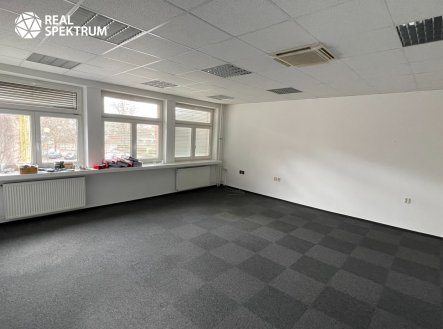 Pronájem kanceláře, 758 m²
