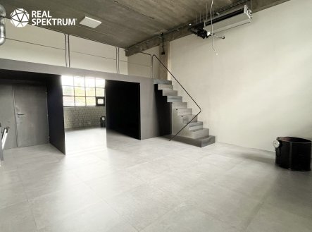 Pronájem obchodní prostory, 140 m²