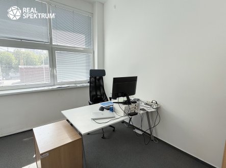 Pronájem kanceláře, 200 m²