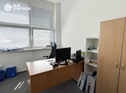 Pronájem kanceláře, 200 m²
