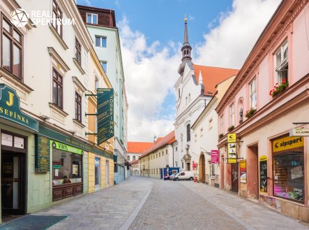 Prodej nájemního domu, 915 m²
