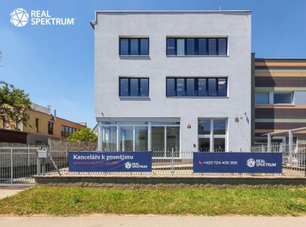 Pronájem kanceláře, 684 m²