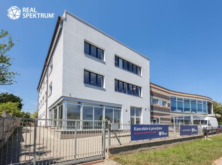 Pronájem kanceláře, 684 m²