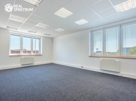 Pronájem kanceláře, 684 m²