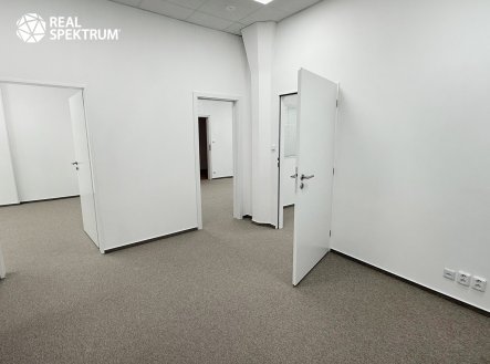 Pronájem kanceláře, 147 m²
