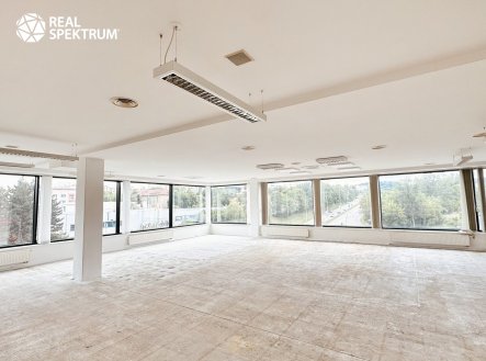 Pronájem kanceláře, 427 m²